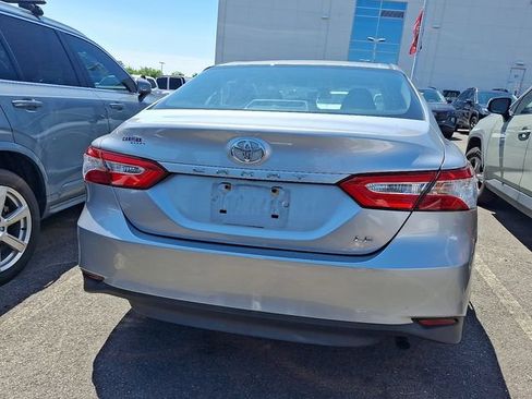 Used 2018 Toyota Camry LE FWD image 5