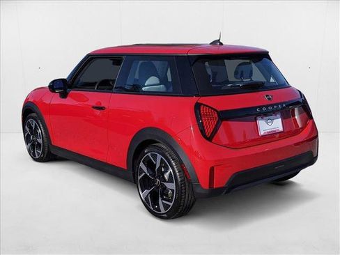 Used 2025 MINI Cooper 2-Door Hardtop image 9