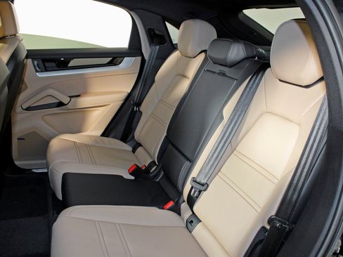 New 2026 Porsche Cayenne Coupe image 34