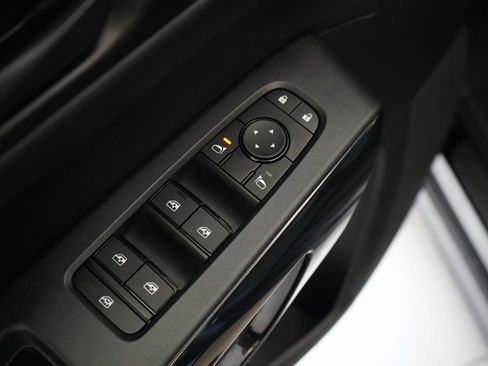 Used 2024 Nissan Pathfinder SV image 13