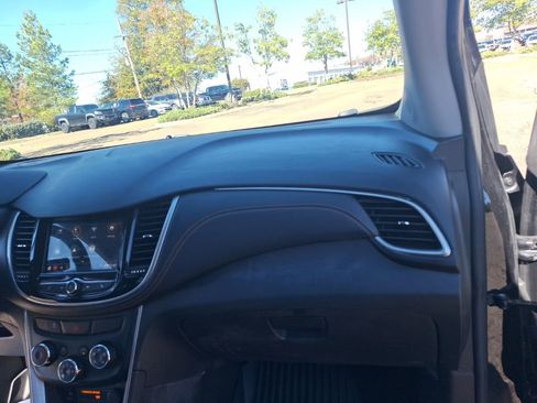 Certified 2022 Chevrolet Trax LS w/ Tint and Cruise Package image 27