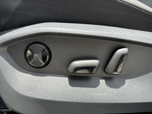 Used 2024 Volkswagen Tiguan SE FWD image 24
