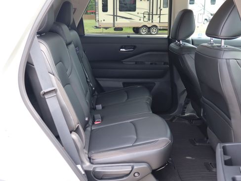 Used 2025 Nissan Pathfinder SL w/ Cargo Package AWD/4WD image 12