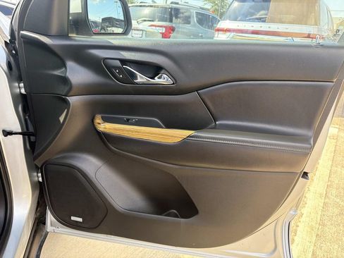 Used 2018 GMC Acadia Denali w/ Technology Package FWD image 18