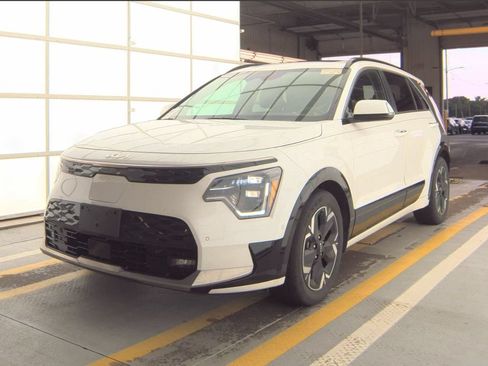 Used 2023 Kia Niro Wave w/ Wave Preserve Package FWD image 1