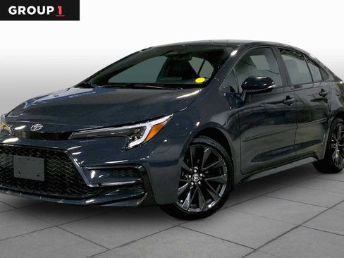 Used 2025 Toyota Corolla SE w/ Convenience Package FWD image 1