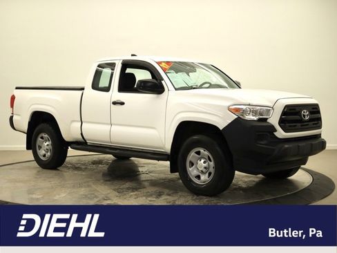Used 2017 Toyota Tacoma SR image 1