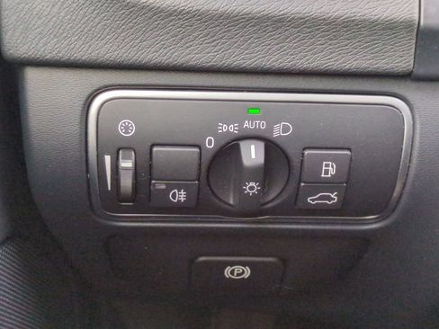 Used 2017 Volvo S60 T5 Dynamic image 32