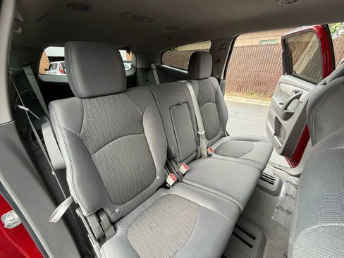 Used 2014 Chevrolet Traverse LT image 25