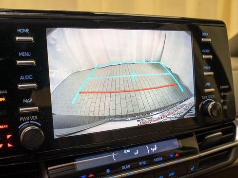 Used 2021 Toyota Sienna XLE image 14