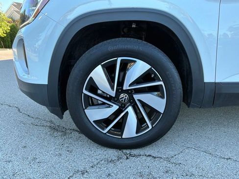 Used 2024 Volkswagen Atlas SE AWD/4WD image 11