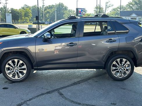 Used 2021 Toyota RAV4 XLE Premium FWD image 3