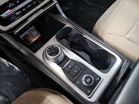 Used 2022 Ford Explorer Base w/ Class IV Trailer Tow Package image 27