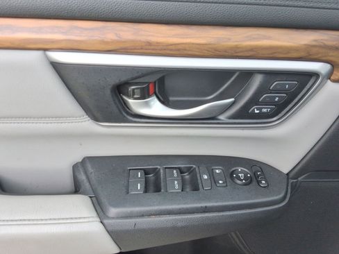 Used 2018 Honda CR-V Touring image 21
