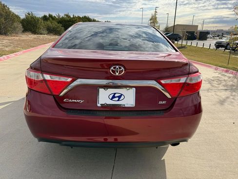 Used 2016 Toyota Camry SE image 6