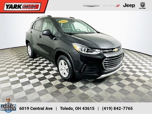 Used 2022 Chevrolet Trax LT w/ LT Convenience Package image 1