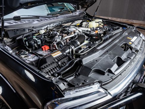 Used 2023 Ford F450 Limited w/ FX4 Off-Road Package image 41