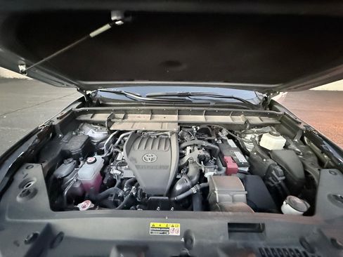 Used 2023 Toyota Highlander LE image 19