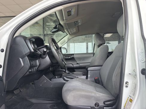 Used 2021 Toyota Tacoma SR image 5