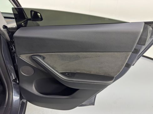 Used 2022 Tesla Model Y Performance image 43