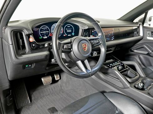 Certified 2024 Porsche Cayenne S w/ Premium Package Plus image 4