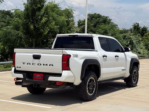 Used 2024 Toyota Tacoma TRD Off-Road w/ TRD Off Road Premium Package AWD/4WD image 4