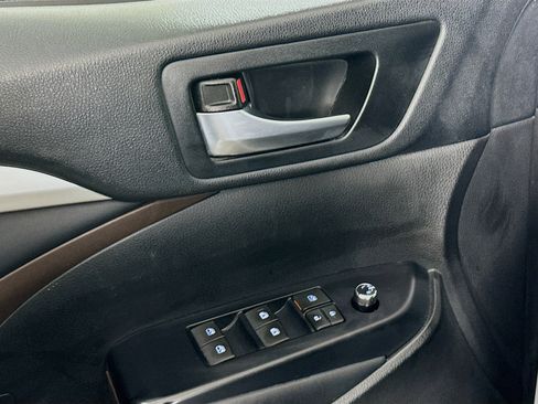 Used 2019 Toyota Highlander XLE image 15