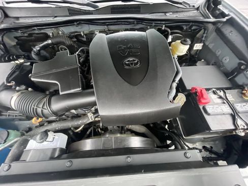 Used 2021 Toyota Tacoma SR5 AWD/4WD image 28