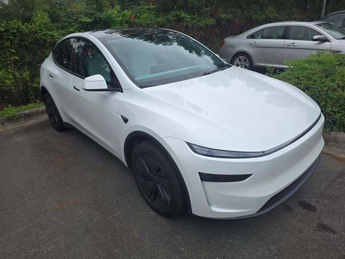 Used 2026 Tesla Model Y Long Range AWD/4WD image 4