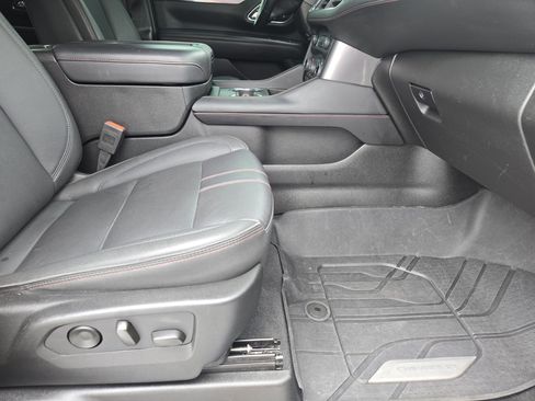 Used 2024 Chevrolet Suburban RST w/ Luxury Package image 16