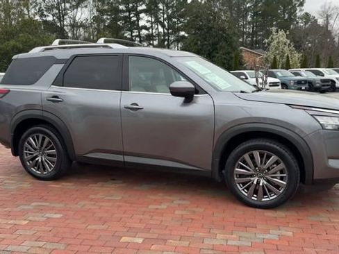 Used 2024 Nissan Pathfinder SL w/ SL Premium Package image 4