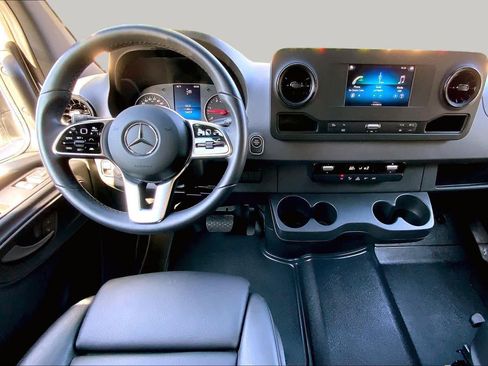 Used 2022 Mercedes-Benz Sprinter 2500 image 6