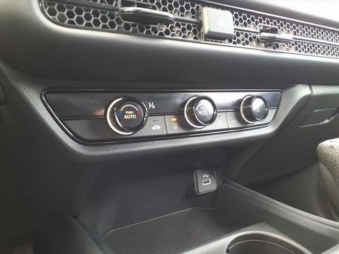 Certified 2024 Honda HR-V LX image 11