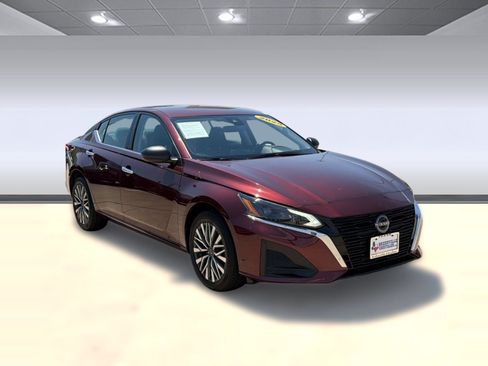 Used 2025 Nissan Altima 2.5 SV AWD/4WD image 7
