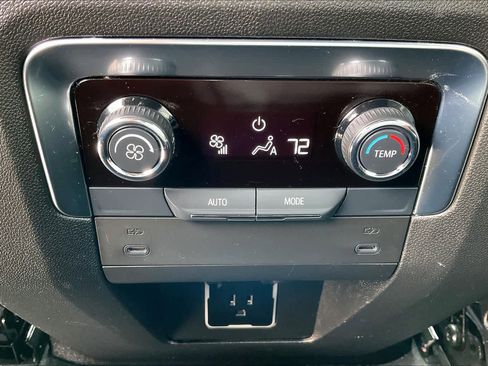 Certified 2025 Chevrolet Suburban LT image 31