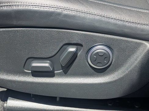 Used 2025 Genesis GV70 2.5T AWD/4WD image 21