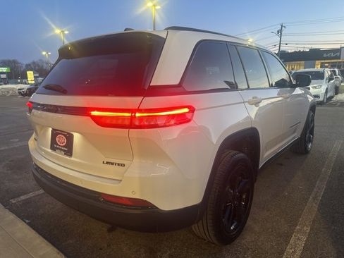 Used 2025 Jeep Grand Cherokee Limited w/ Black Appearance Package image 3