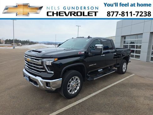 Used 2024 Chevrolet Silverado 3500 LTZ w/ LTZ Premium Package image 3