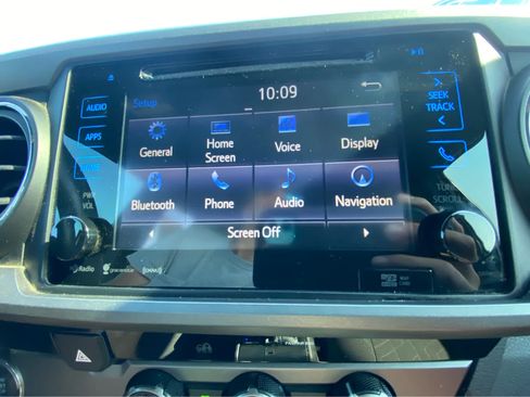 Used 2018 Toyota Tacoma TRD Sport w/ Technology Package RWD image 28