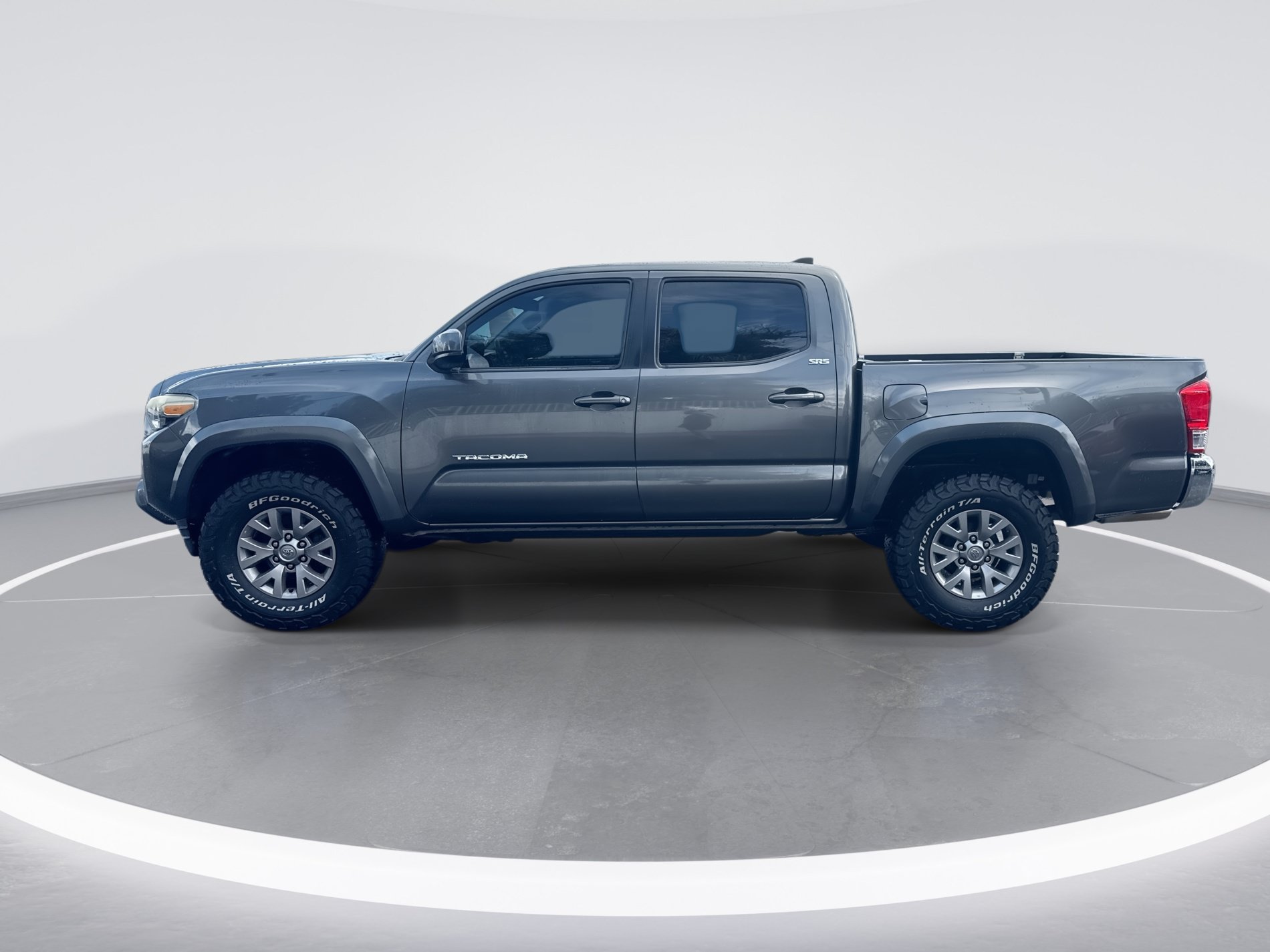 Used 2016 Toyota Tacoma SR5 RWD image 7