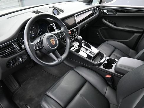 Certified 2023 Porsche Macan Turbo AWD/4WD image 4