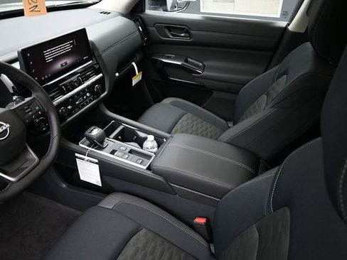 New 2026 Nissan Pathfinder SV w/ SV Premium Package FWD image 16