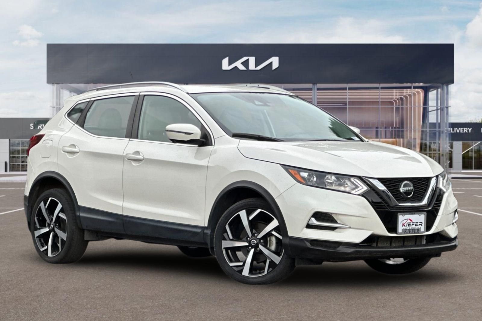 Used 2022 Nissan Rogue Sport SL AWD/4WD image 2