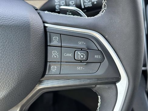Used 2025 Jeep Grand Cherokee L Altitude AWD/4WD image 21