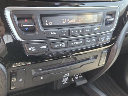 Used 2022 Honda Pilot Touring image 25