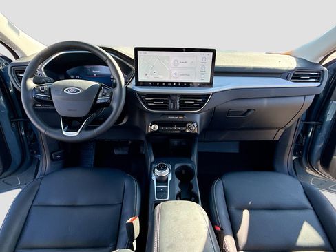 Used 2023 Ford Escape Platinum image 3