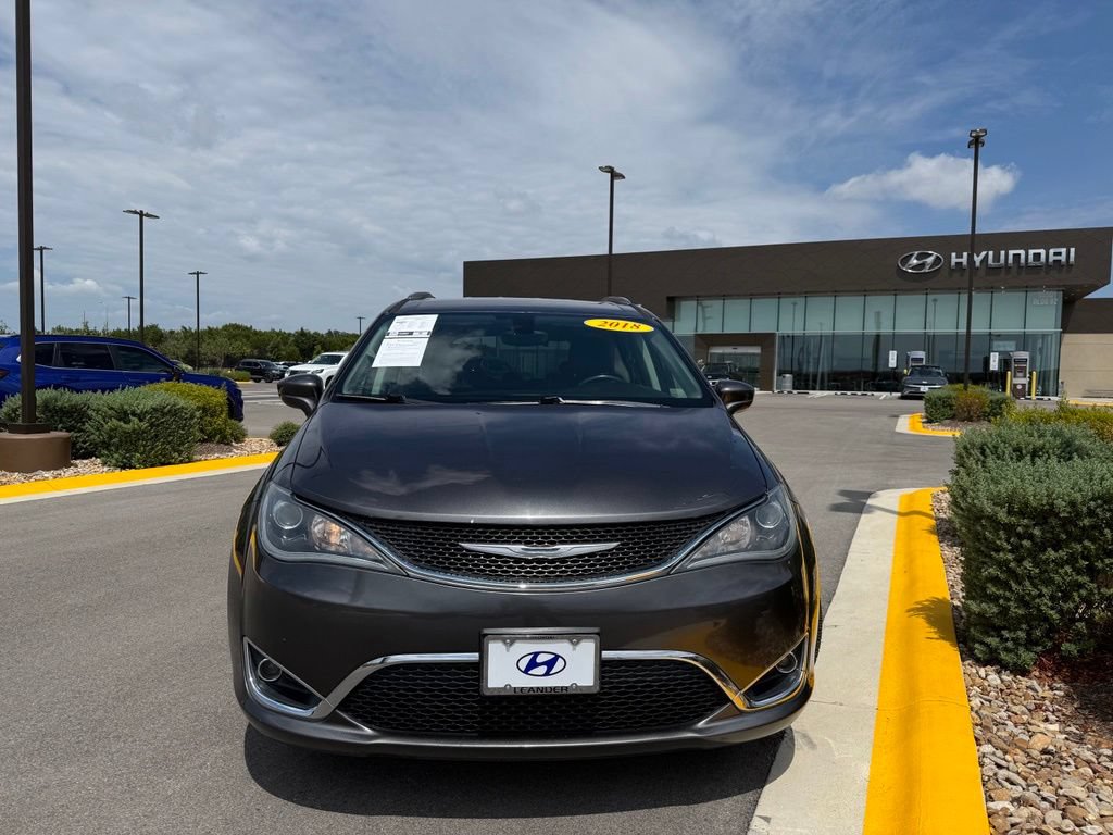 Used 2018 Chrysler Pacifica Touring-L FWD image 10