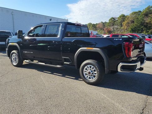 New 2026 GMC Sierra 2500 SLE w/ SLE Value Package; image 5