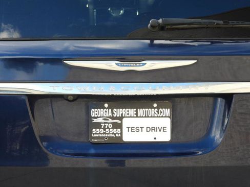 Used 2014 Chrysler Town & Country Touring-L image 13