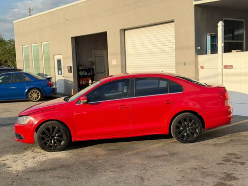 Used 2013 Volkswagen Jetta SE image 2